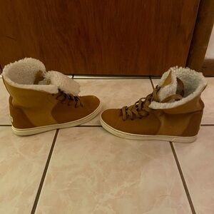 Women’s UGG boot/shoe